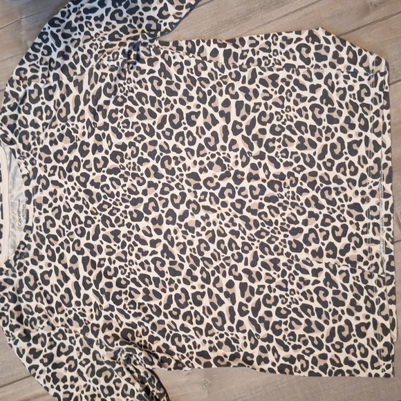 Animal Print Top - Picture 2 of 5